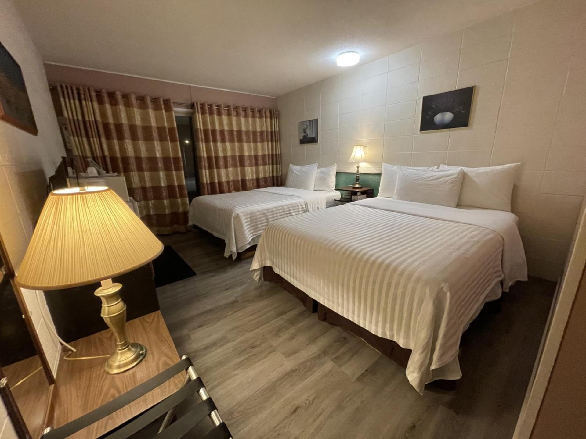 Holiday House Motel Ladysmith Bagian luar foto