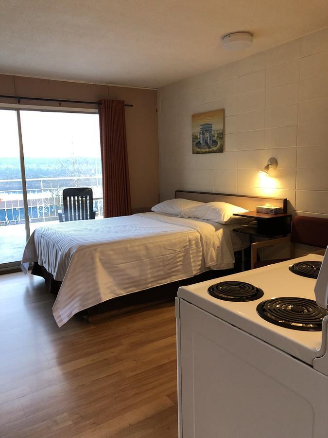Holiday House Motel Ladysmith Bagian luar foto