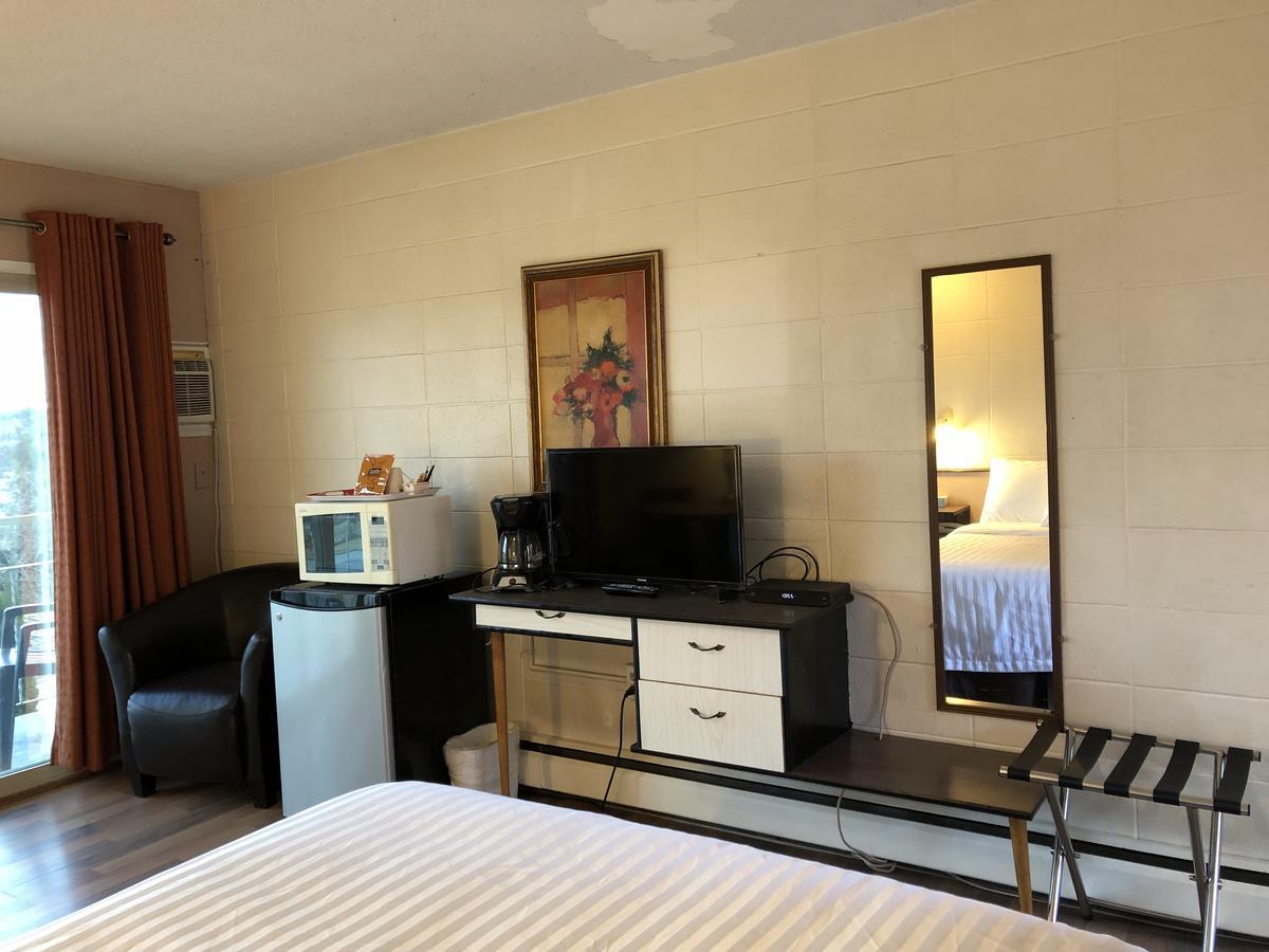 Holiday House Motel Ladysmith Bagian luar foto