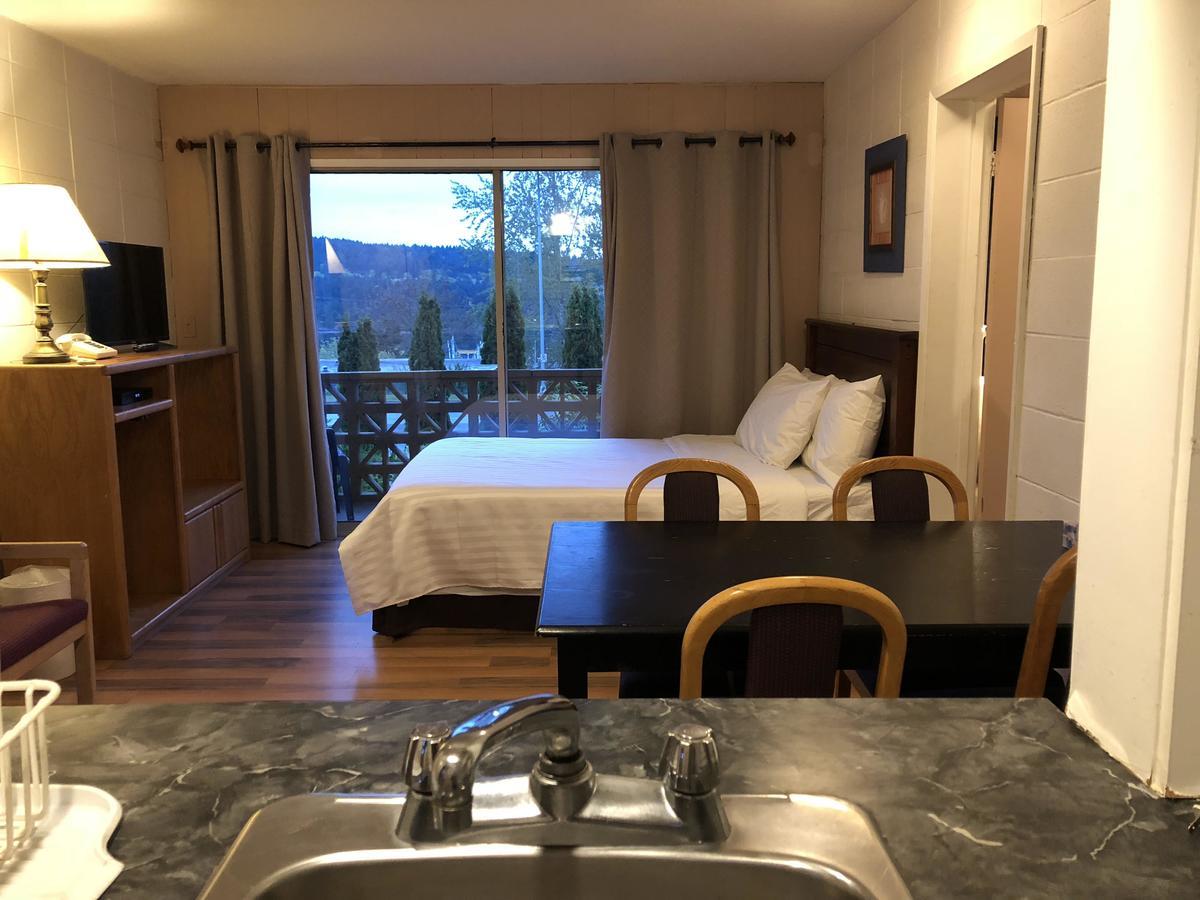 Holiday House Motel Ladysmith Bagian luar foto