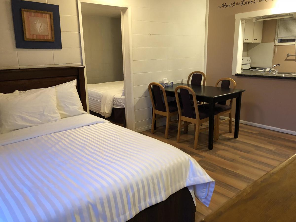 Holiday House Motel Ladysmith Bagian luar foto